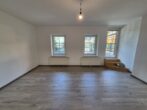 Wohnzimmer - Renovierte 3 Zimmer Wohnung mit Balkon im Herzen von Pitten!