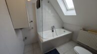 Badezimmer - 3-Zimmer Dachgeschoß Wohnung in Ternitz zu verkaufen!