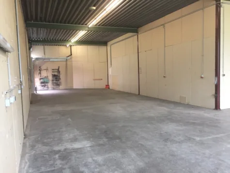 PROVISIONSFREI | Helle Gewerbehalle mit 170 m² | Top Verkehrsanbindung in Enzenreith/Gloggnitz, 2640 Enzenreith, Halle